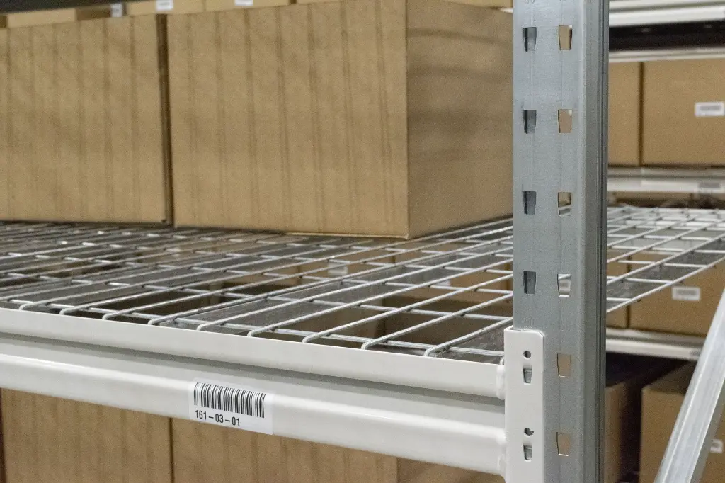 LS3-wiremesh shelf-UK-131020-04.webp